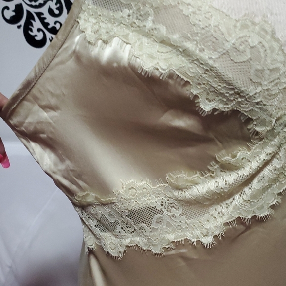 Princess Polly Green Mini Dress with Lace and V-Neck - Picture 8 of 13